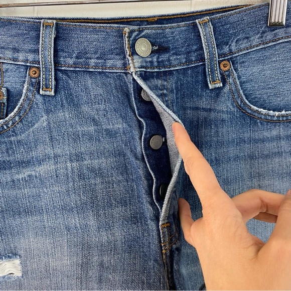 Women's Levi's 501 Cut Off Denim Jean Shorts Distressed Button Fly Size 28 - Picture 7 of 11